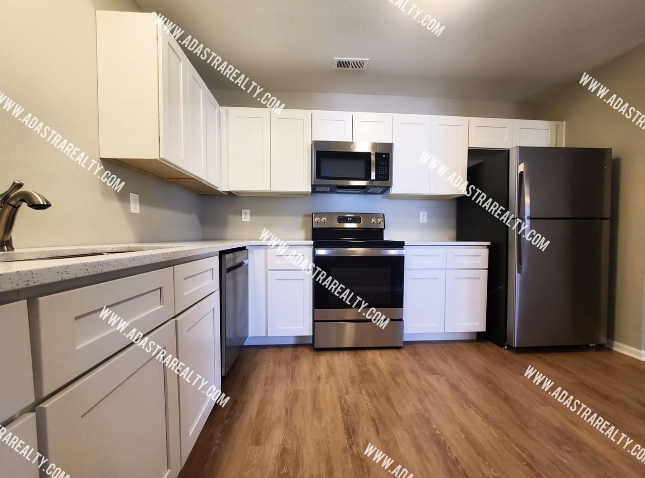 121 Ames St - Photo 7 of 28