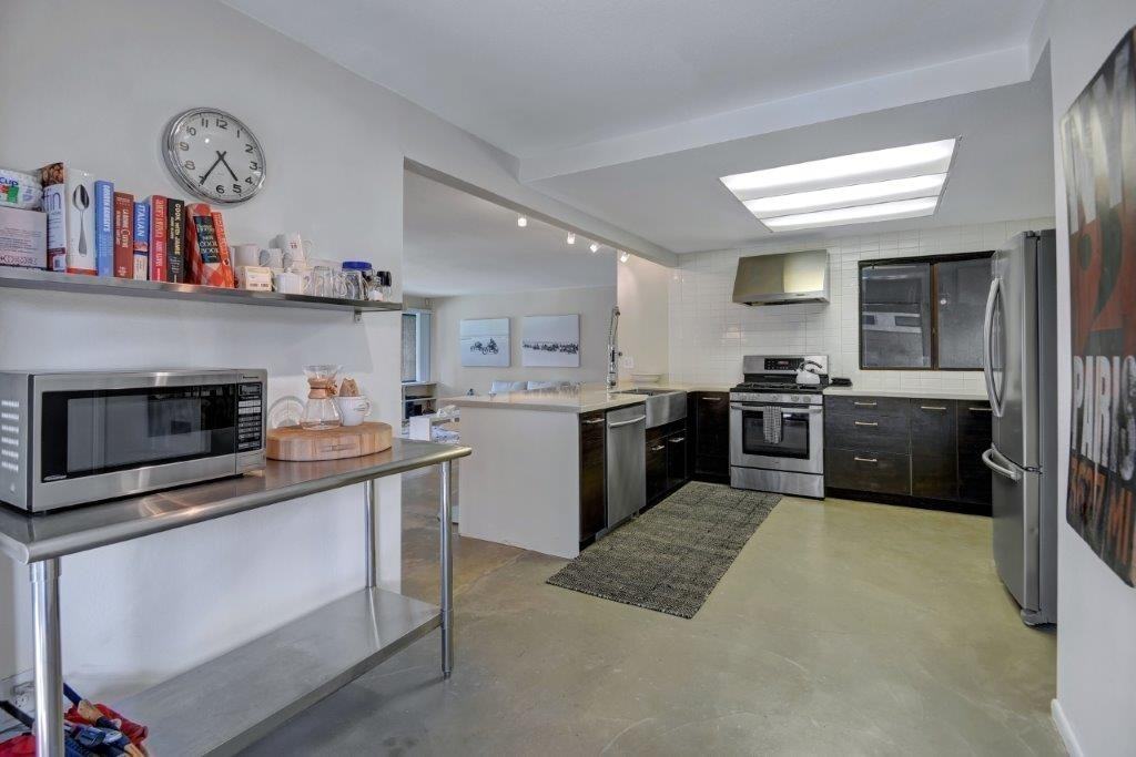 67410 Garbino Rd - Photo 5 of 33