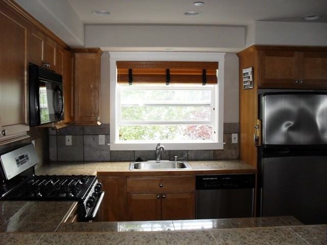 1806 14th Ave - Photo 4 of 13