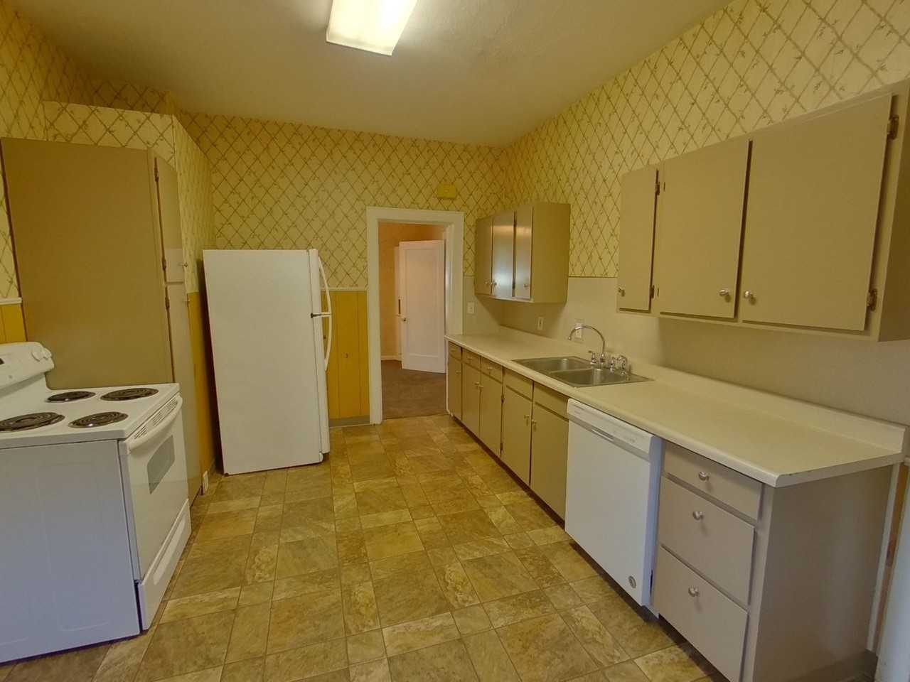 1379 E 21st Ave - Photo 7 of 18