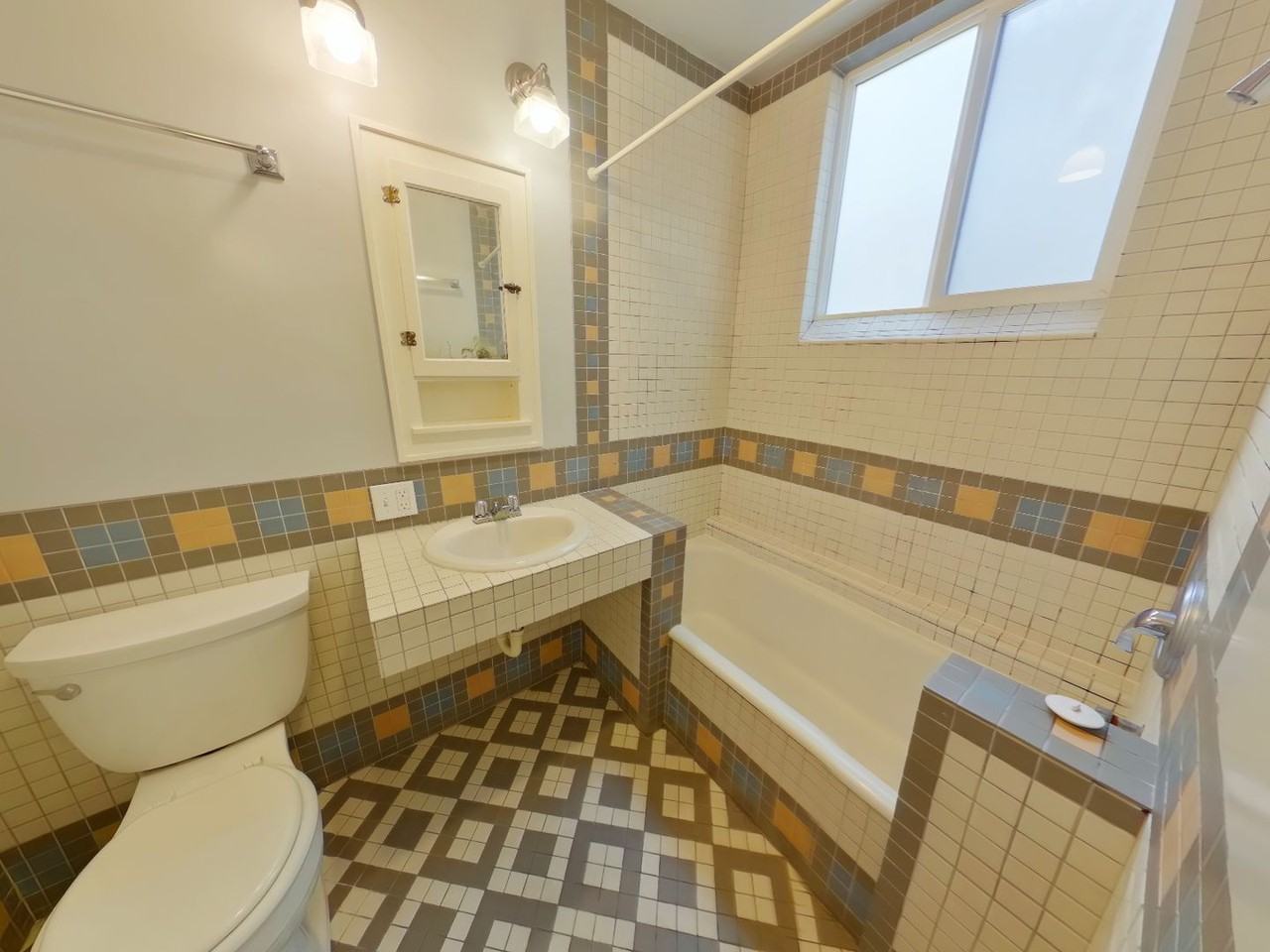 1742 Hilyard St - Photo 6 of 14