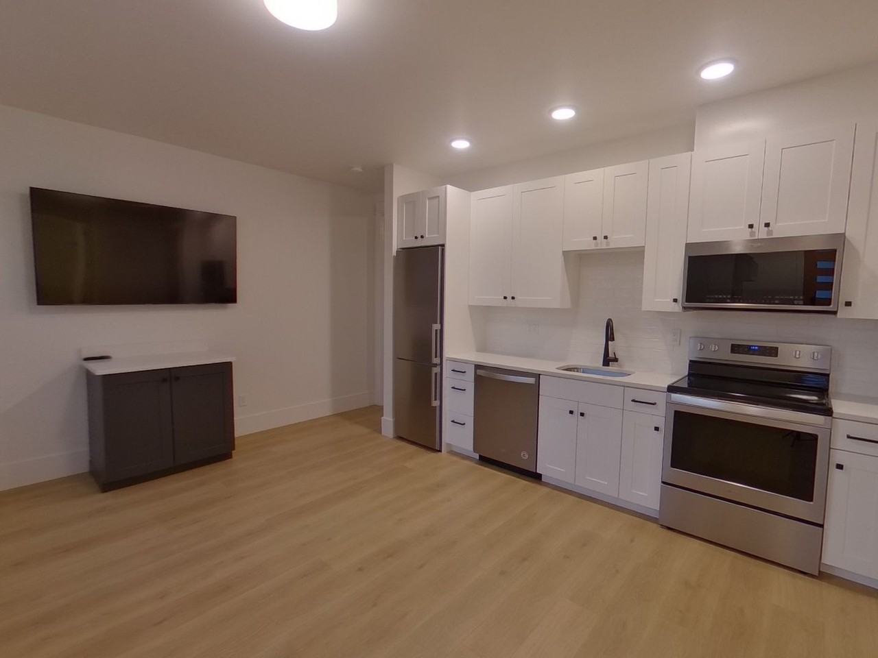 381 E 17th Ave - Photo 6 of 29