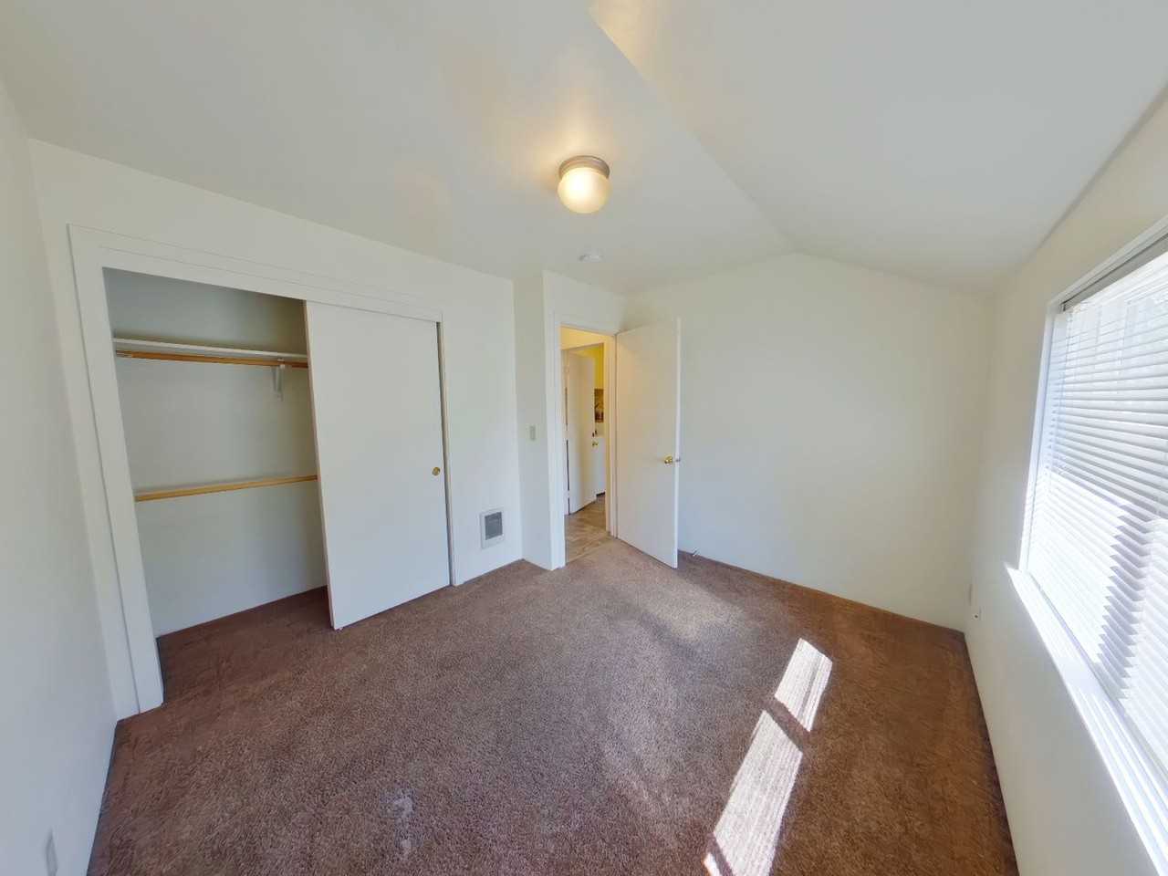 658 E 17th Ave - Photo 7 of 14