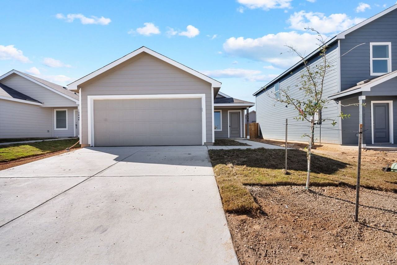 2436 Lost Creek Rd - Photo 2 of 25