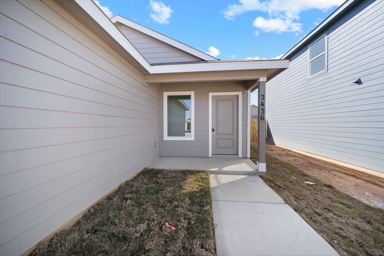 2436 Lost Creek Rd - Photo 3 of 25