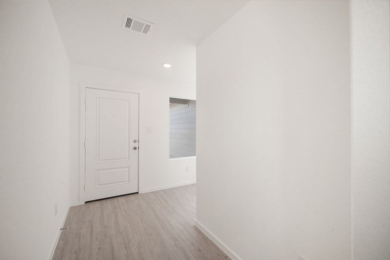 2436 Lost Creek Rd - Photo 4 of 25