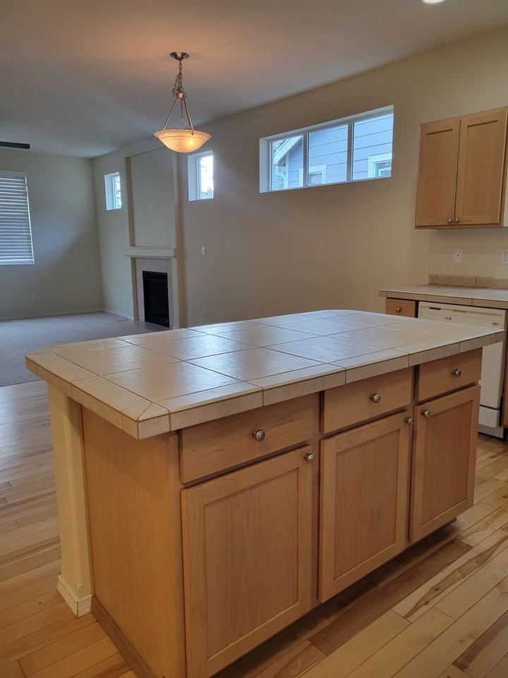 8908 Campus Meadows Loop Ne - Photo 5 of 24