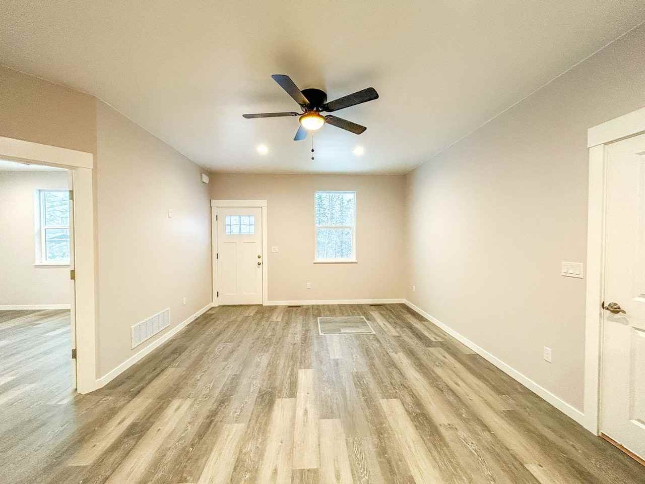 Pamela 4-plex - Photo 3 of 15