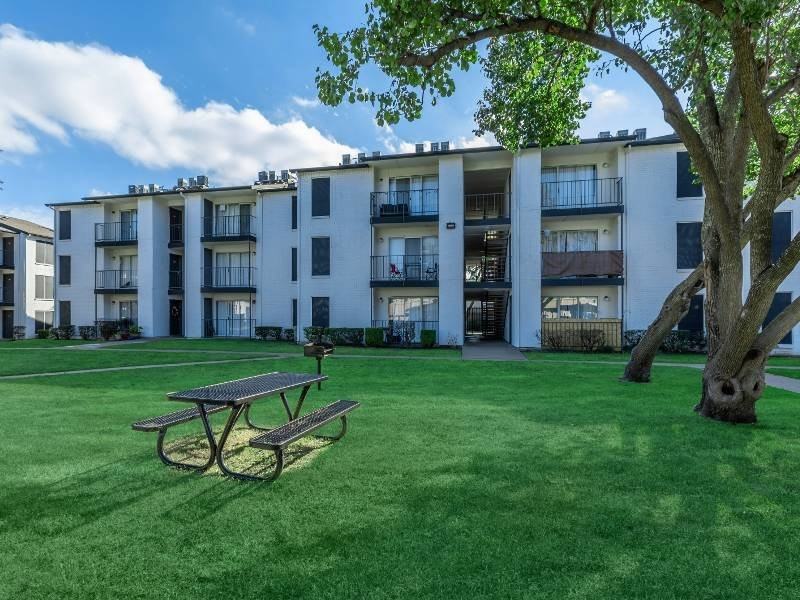 Villas on Rosemeade East - Photo 2 of 85