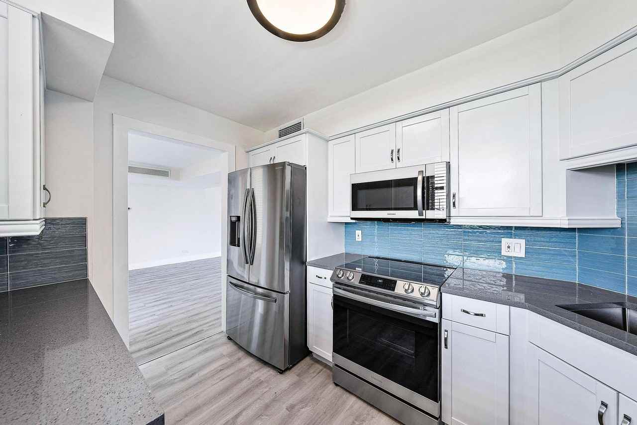 136 Lakeshore Dr #511 - Photo 3 of 10