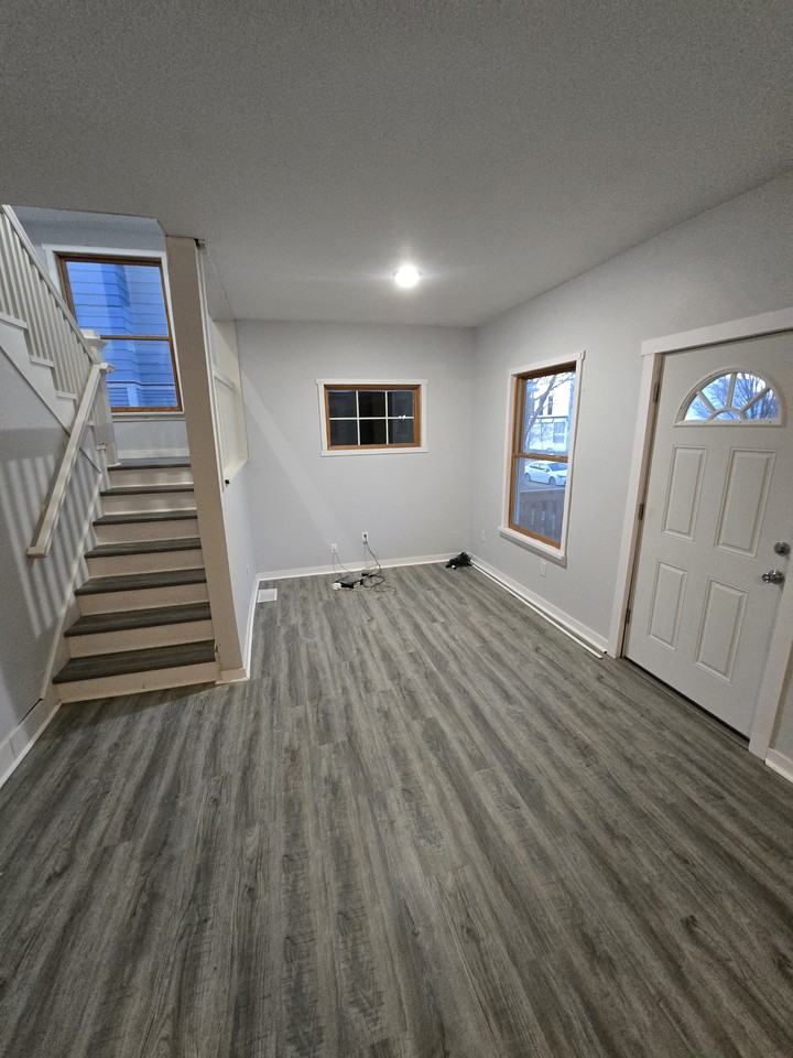 1627 Washington Ave Se #NA - Photo 3 of 7