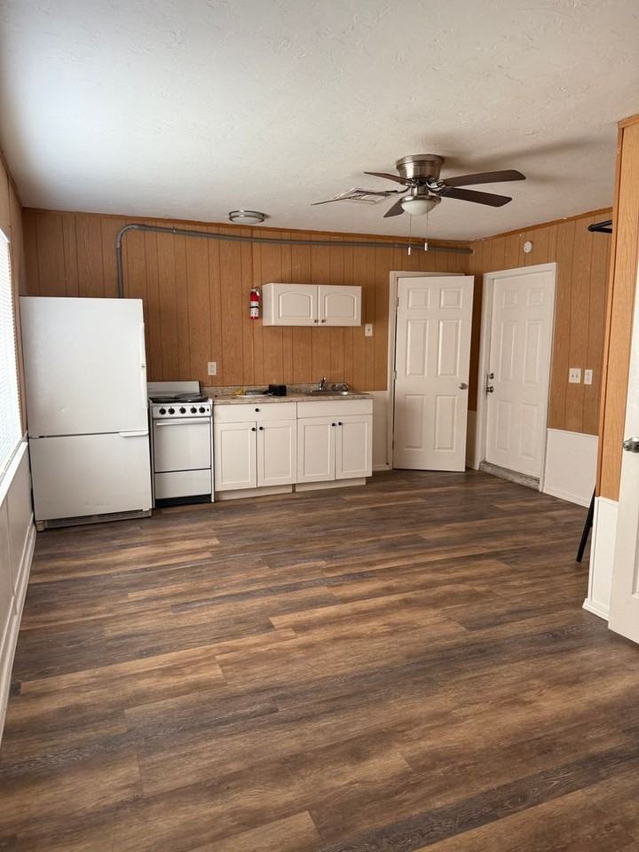 819 29th St E - Photo 4 of 7