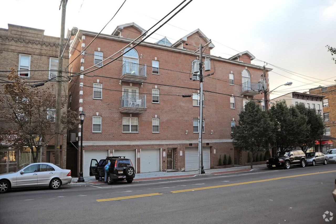 812 - OM-812 New York Avenue LLC - Photo 4 of 19