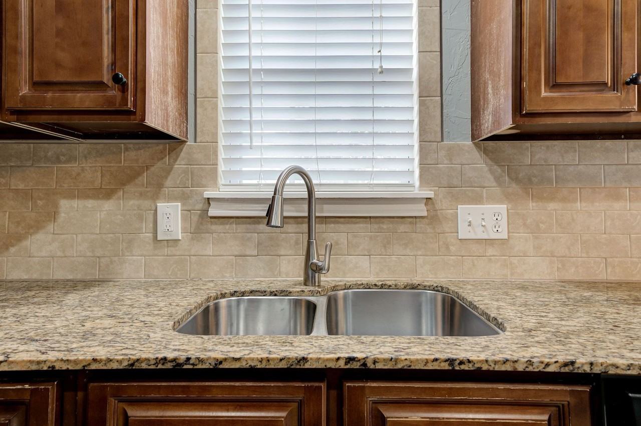 7312 Se 15th St - Photo 5 of 32