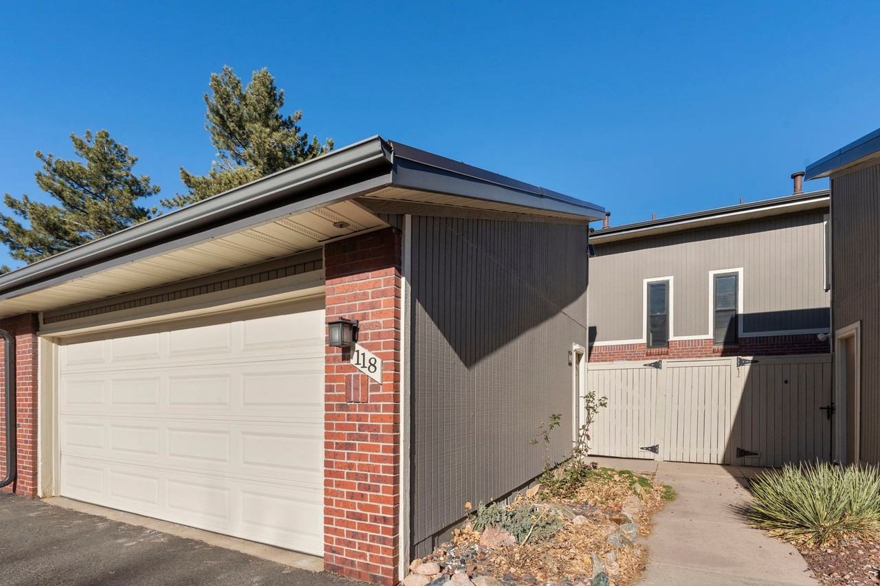 118 S Holman Way - Photo 3 of 31