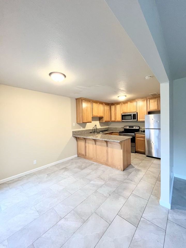 0750 - 50 Cameo Dr - Photo 2 of 12