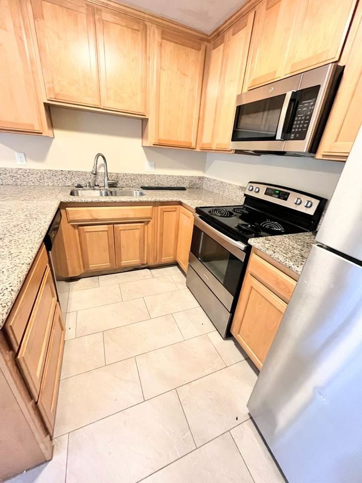 0750 - 50 Cameo Dr - Photo 4 of 12