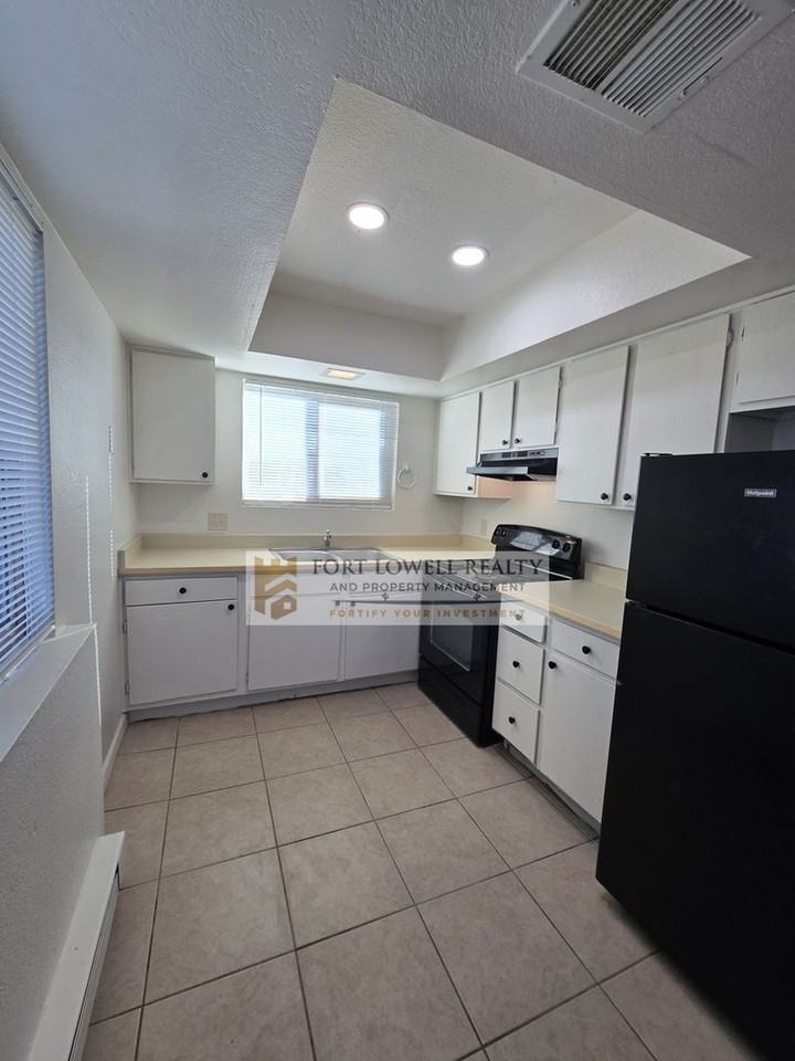 330 East Corona Road #1101 - Photo 7 of 18