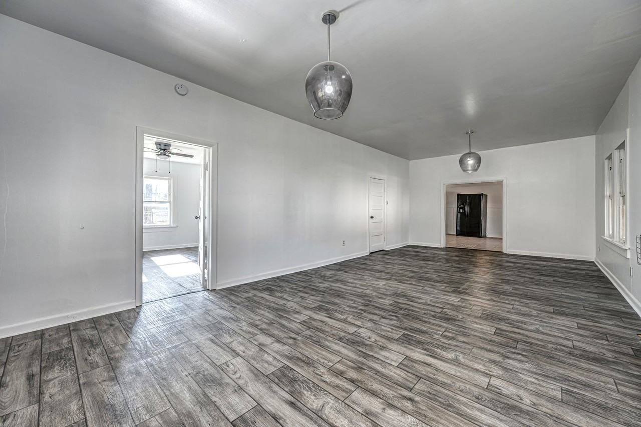 221 D St Se - Photo 2 of 29