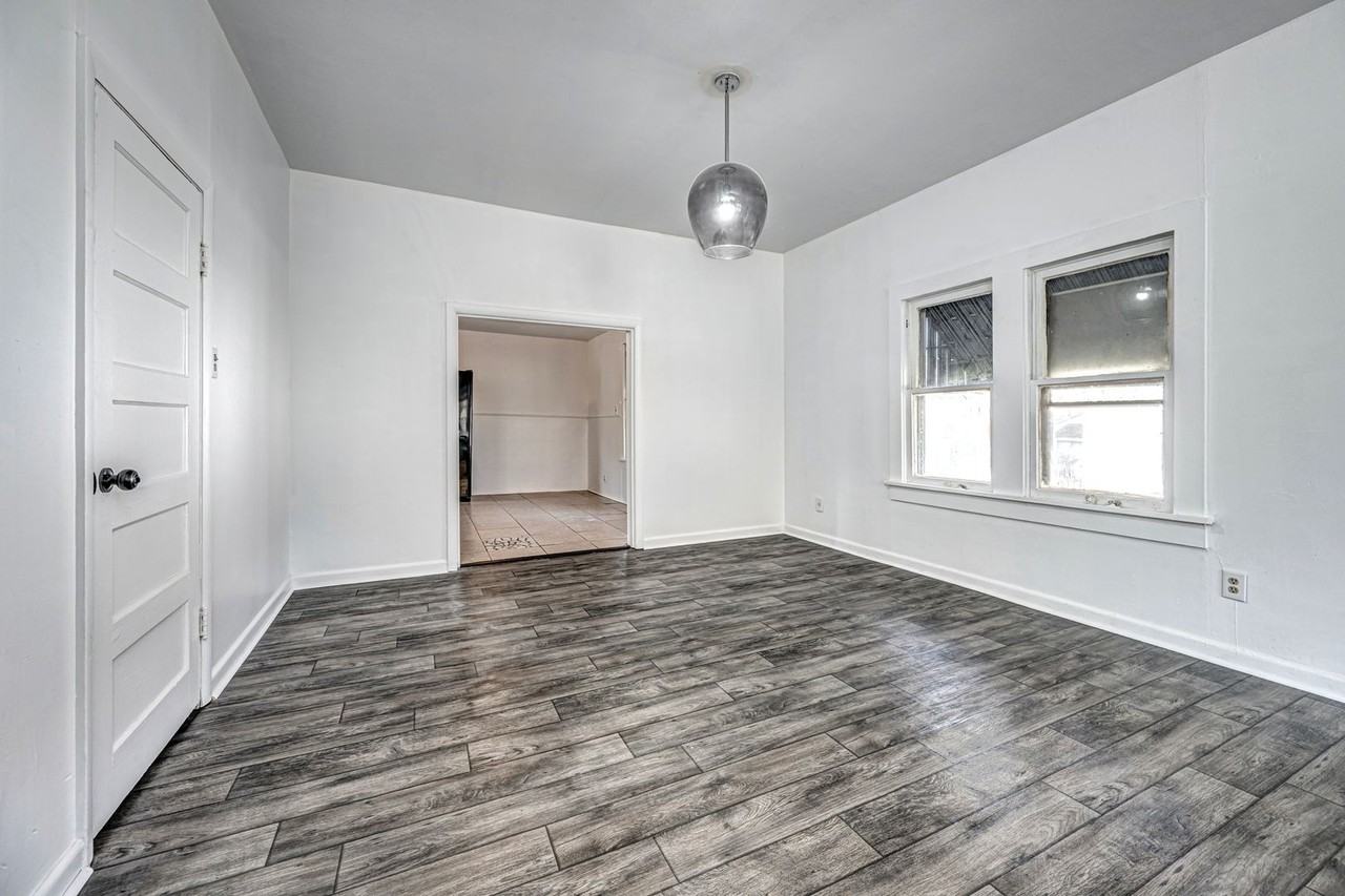 221 D St Se - Photo 3 of 29