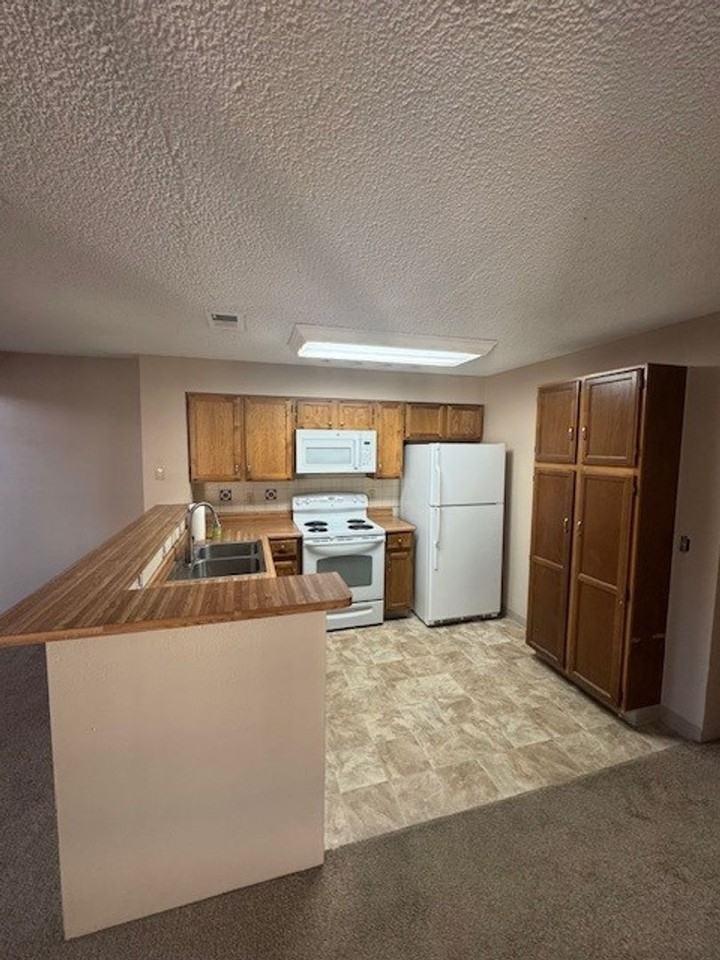 4713 Spine Rd #B - Photo 5 of 17