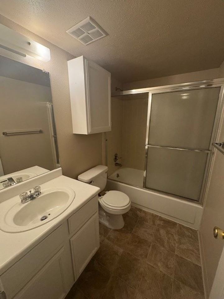 4713 Spine Rd #B - Photo 7 of 17