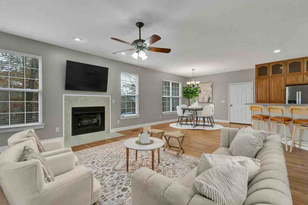 140 Glenda Dr - Photo 2 of 25