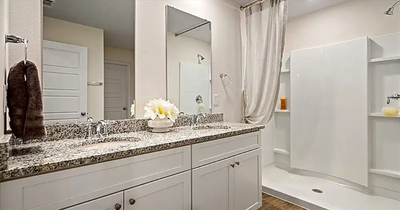 8001 Westwood Circle - Photo 7 of 50