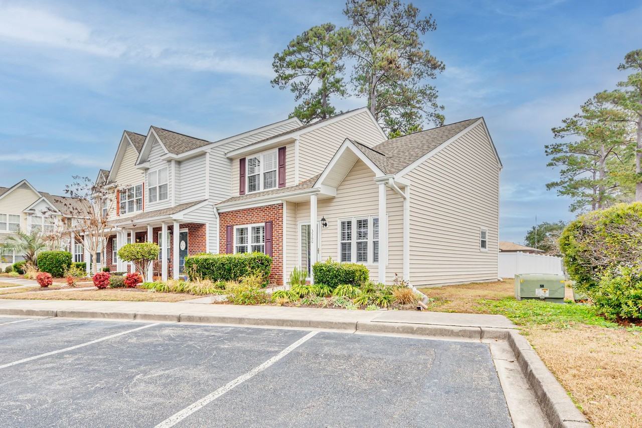 3560 Evergreen Way - Photo 2 of 39