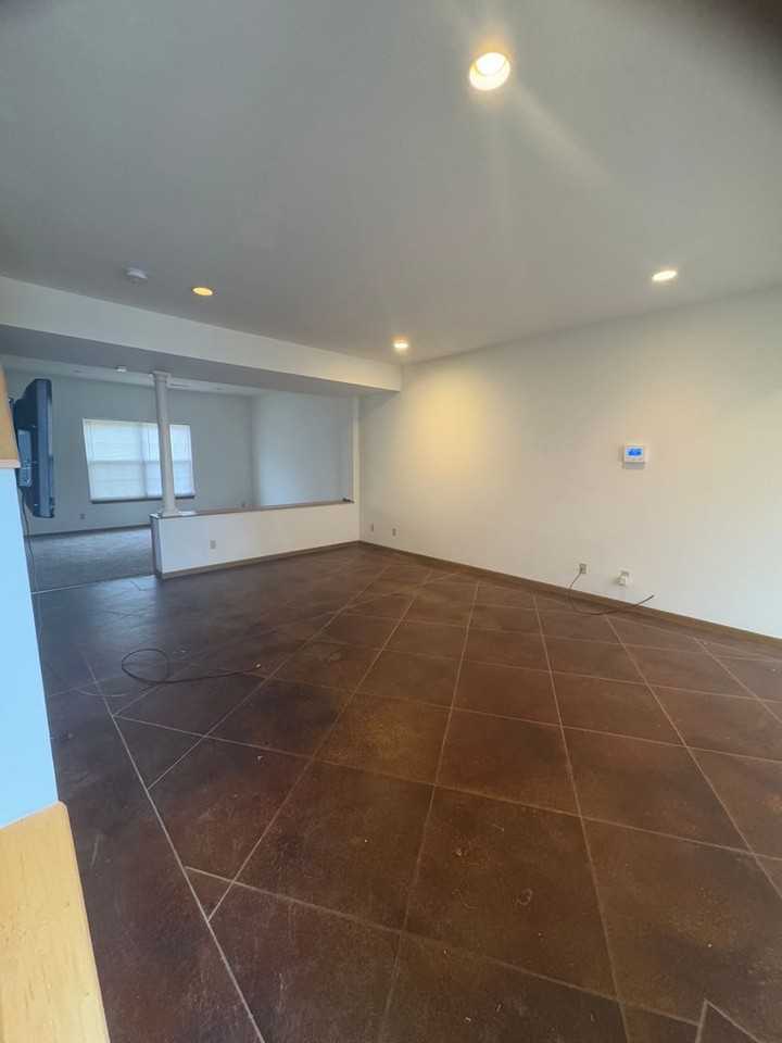 1605 Spiros Dr - Photo 2 of 11