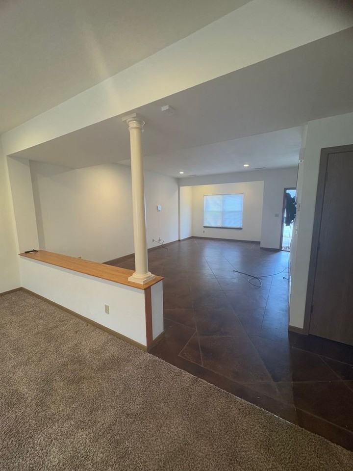 1605 Spiros Dr - Photo 7 of 11