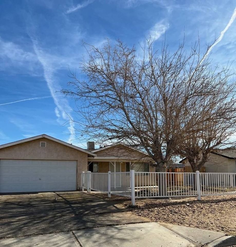 18219 Cherimoya Rd - Photo 2 of 13