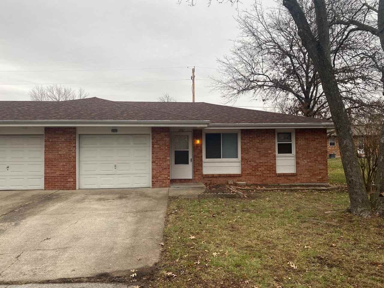 2525 E Heying Dr - Photo 2 of 9