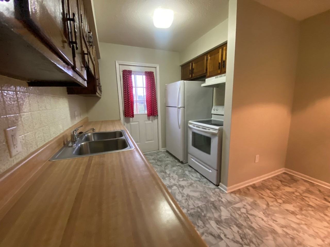 2525 E Heying Dr - Photo 5 of 9