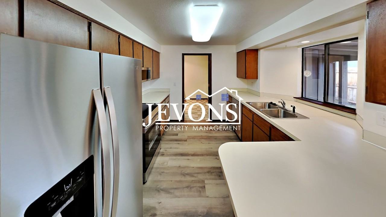 1202 S 39th Ave #A - Photo 3 of 44