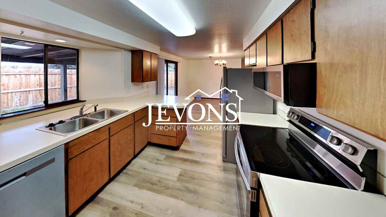 1202 S 39th Ave #A - Photo 4 of 44