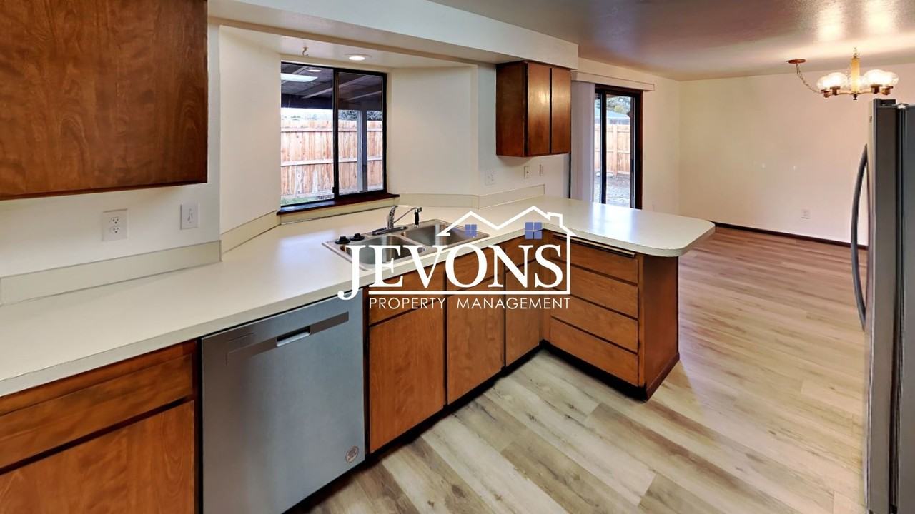 1202 S 39th Ave #A - Photo 5 of 44