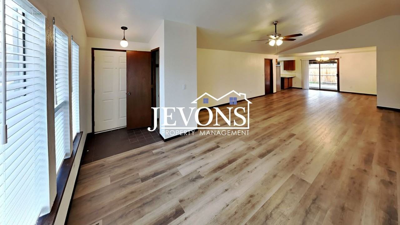 1202 S 39th Ave #A - Photo 7 of 44