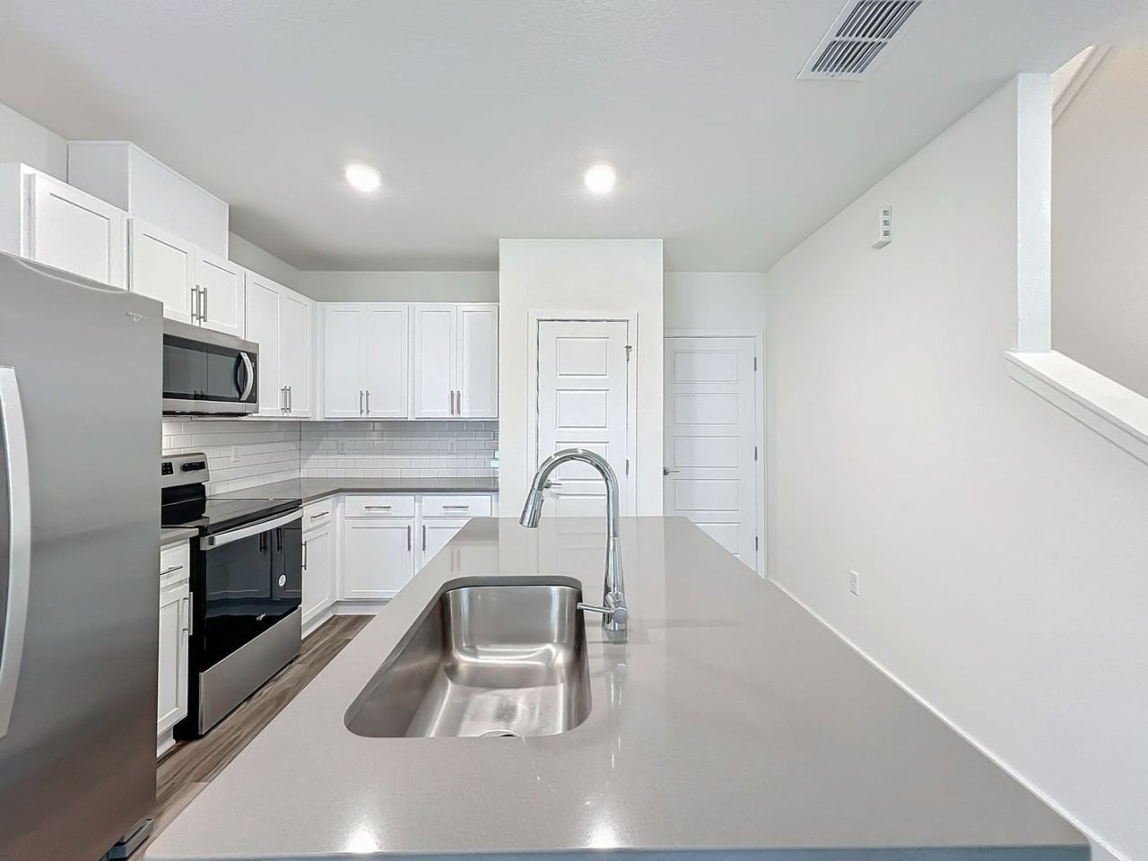 231 Dapper Ct - Photo 7 of 50