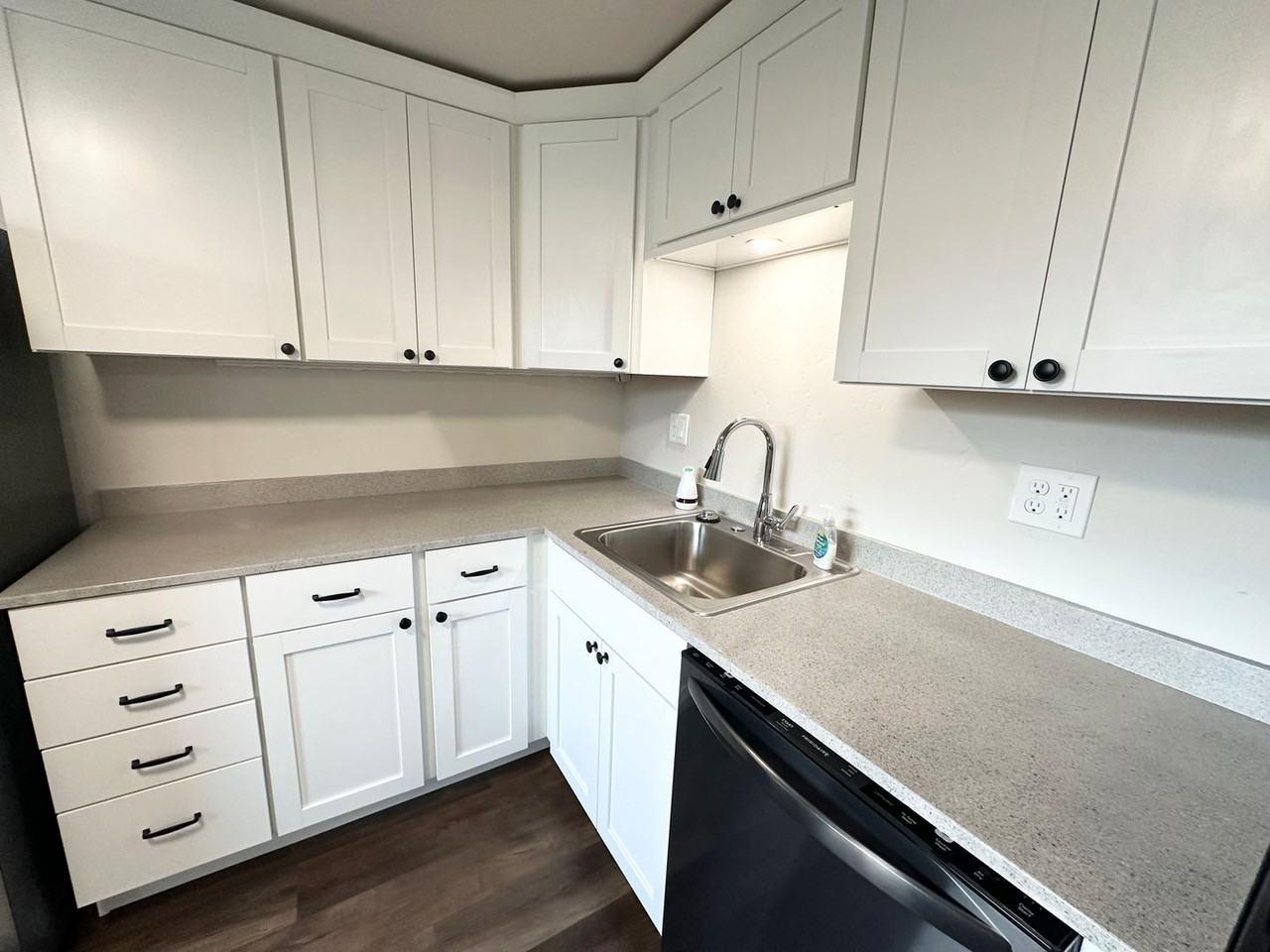 311 S 20th Ave #313 - Photo 4 of 22