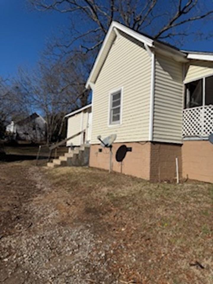 692 Southern St - Photo 2 of 11