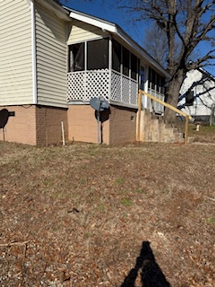 692 Southern St - Photo 3 of 11