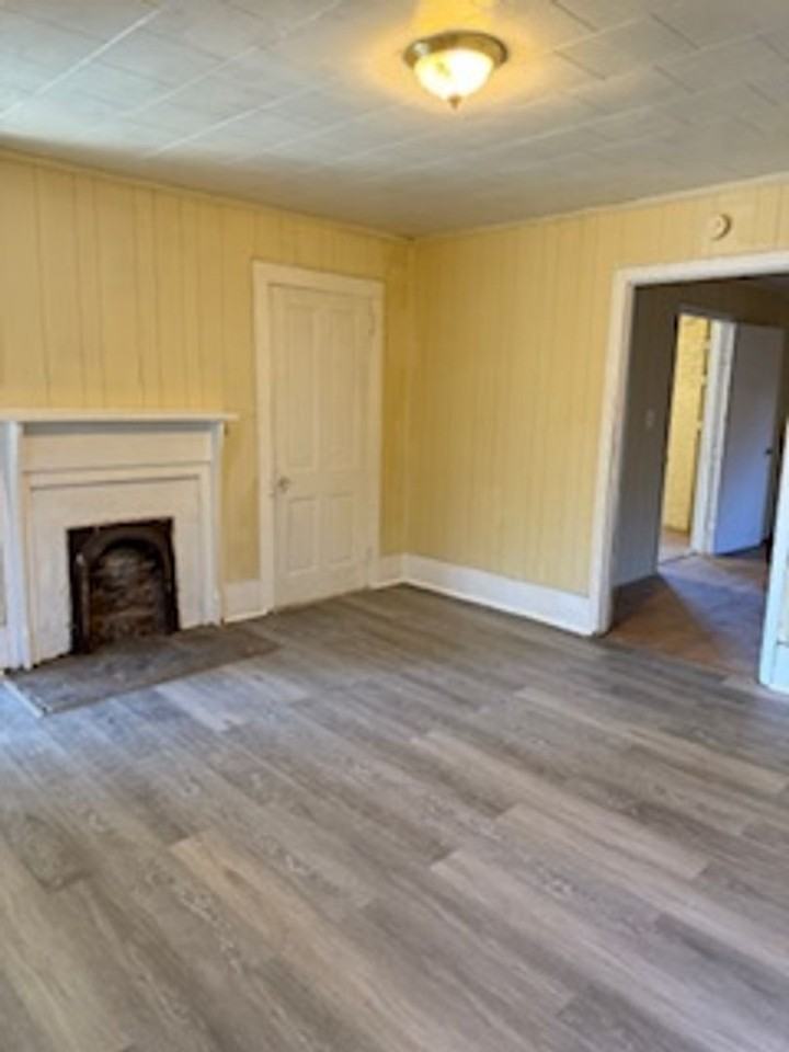 692 Southern St - Photo 4 of 11