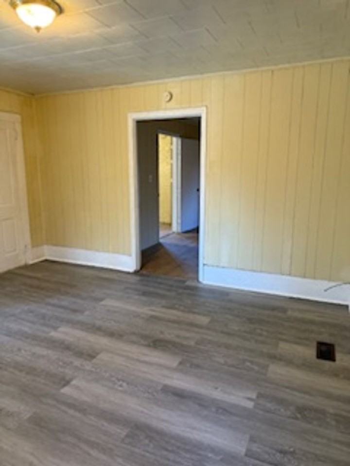 692 Southern St - Photo 5 of 11