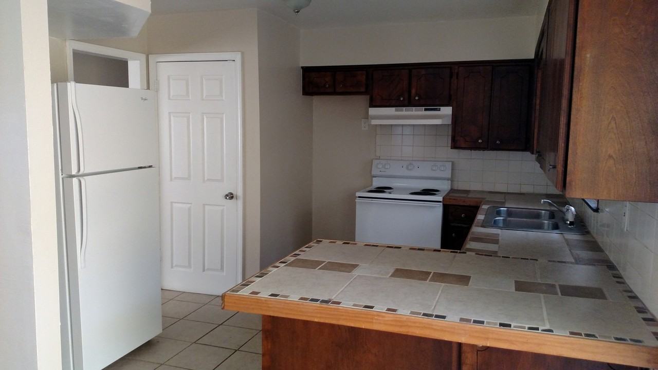 10202 Beacon Ave - Photo 6 of 12