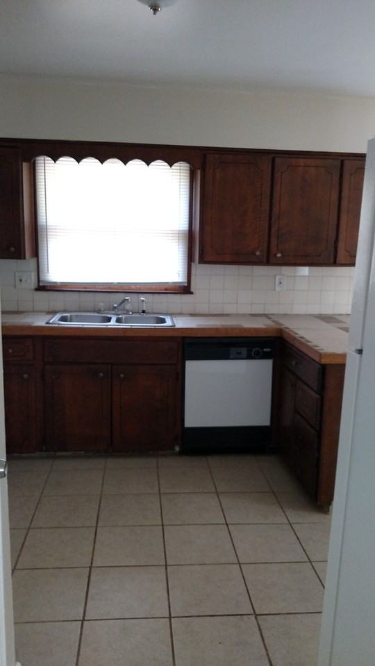 10202 Beacon Ave - Photo 7 of 12