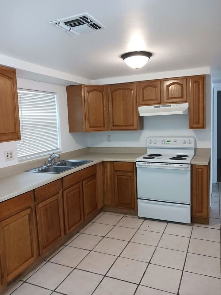 21377 Campbell Dr - Photo 5 of 13