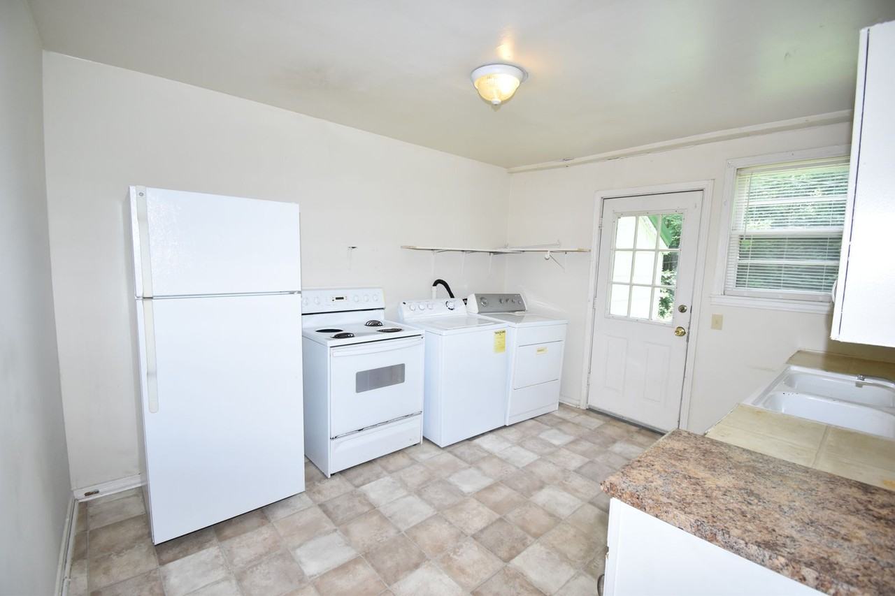 986 Woody Hills Dr - Photo 5 of 16