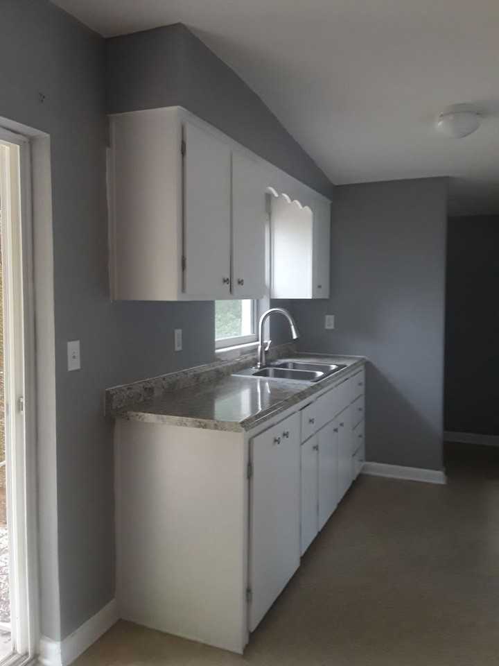 121 E Evans St - Photo 2 of 6