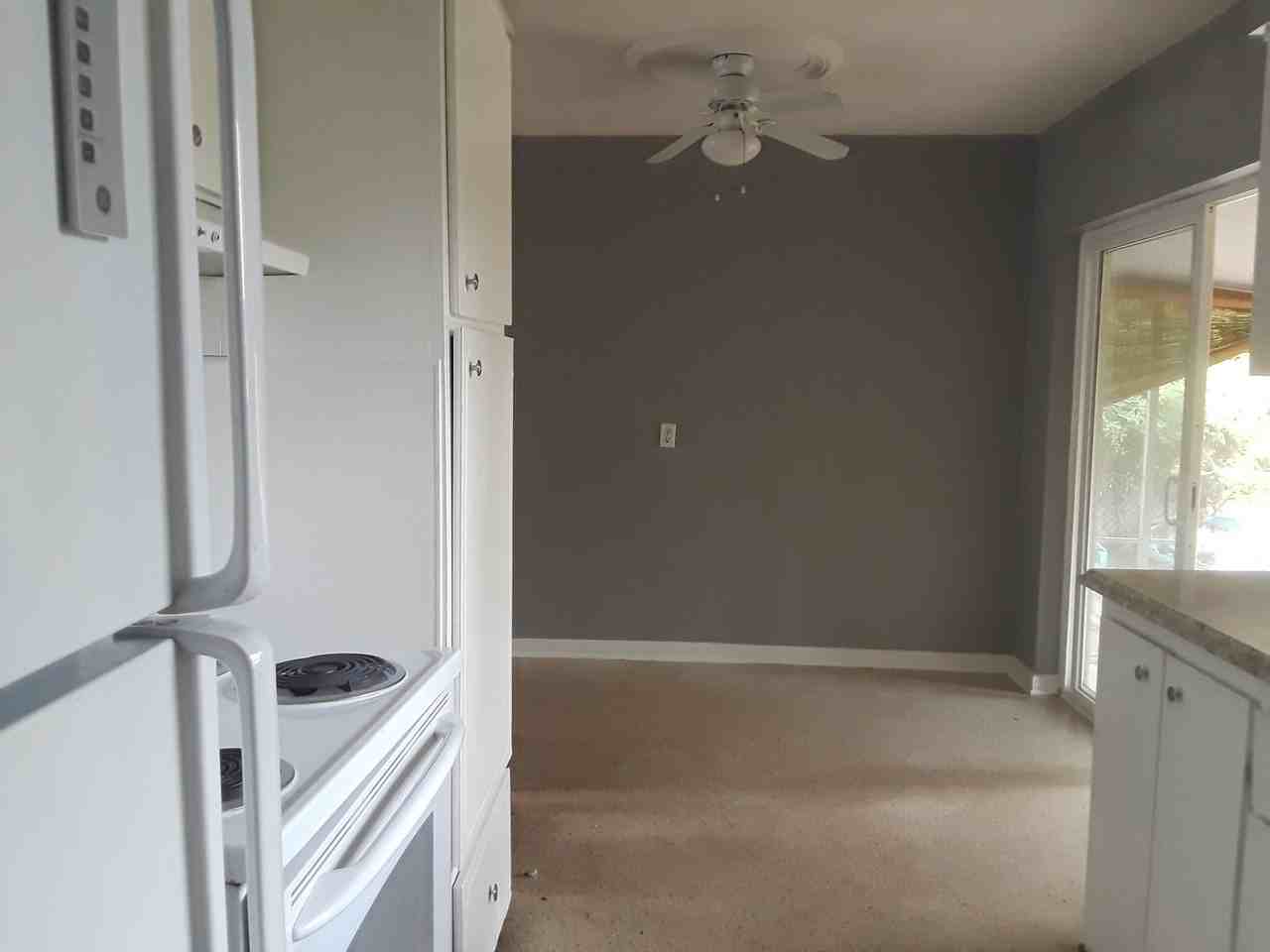 121 E Evans St - Photo 4 of 6